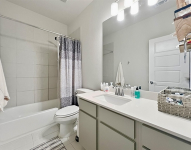 1516 Roseburg Dr - Photo Thumbnail 16