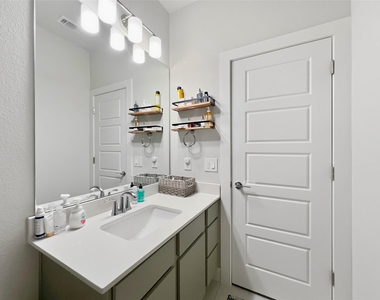 1516 Roseburg Dr - Photo Thumbnail 14