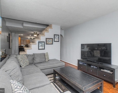 1303 Clarkson Street - Photo Thumbnail 3