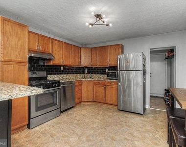 1303 Clarkson Street - Photo Thumbnail 12