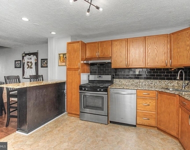 1303 Clarkson Street - Photo Thumbnail 13
