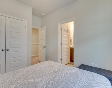 7702 Dylan Dr - Photo Thumbnail 14
