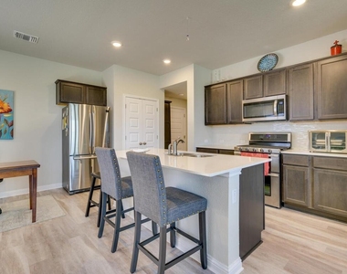 7702 Dylan Dr - Photo Thumbnail 5
