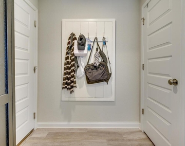 7702 Dylan Dr - Photo Thumbnail 9