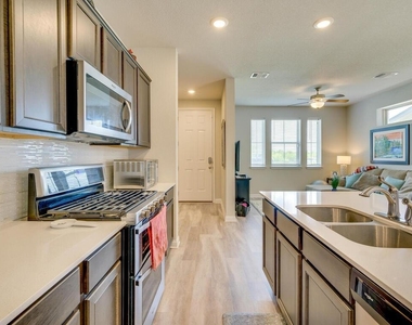 7702 Dylan Dr - Photo Thumbnail 8