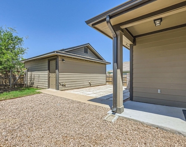 2108 Langdale Ln - Photo Thumbnail 10
