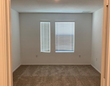 7204 Dancing Wind Ln - Photo Thumbnail 20