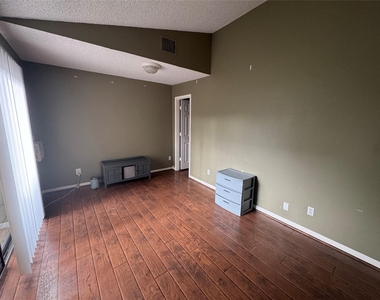 2510 San Gabriel St - Photo Thumbnail 11