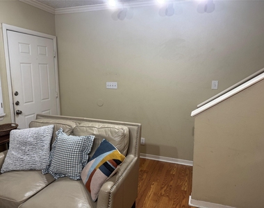 2510 San Gabriel St - Photo Thumbnail 8