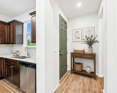 401 Yorktown St - Photo Thumbnail 3