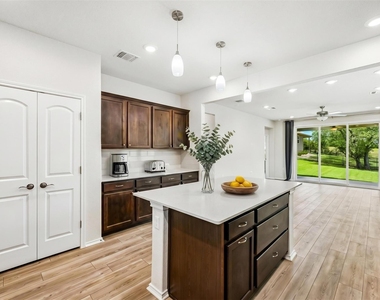 401 Yorktown St - Photo Thumbnail 5
