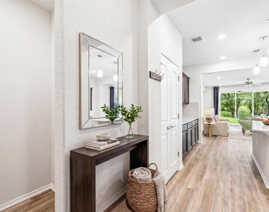 401 Yorktown St - Photo Thumbnail 4