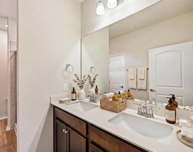 401 Yorktown St - Photo Thumbnail 20