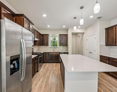 401 Yorktown St - Photo Thumbnail 7