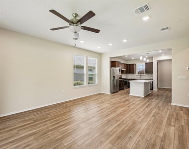 401 Yorktown St - Photo Thumbnail 12
