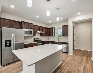 401 Yorktown St - Photo Thumbnail 8