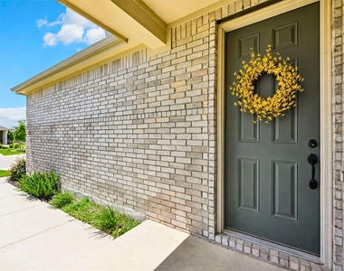 401 Yorktown St - Photo Thumbnail 2