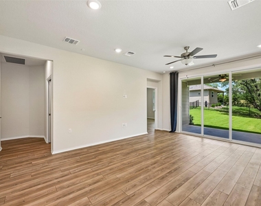 401 Yorktown St - Photo Thumbnail 15