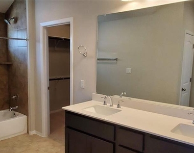 163 Heather Glen Way - Photo Thumbnail 6