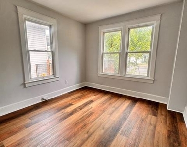800 44th Street Ne - Photo Thumbnail 3