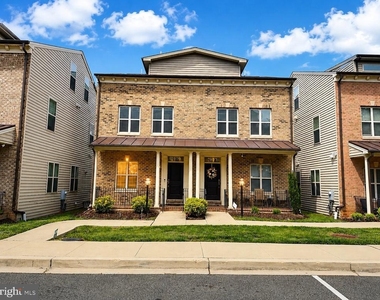2179 Half Moon Place Ne - Photo Thumbnail 2