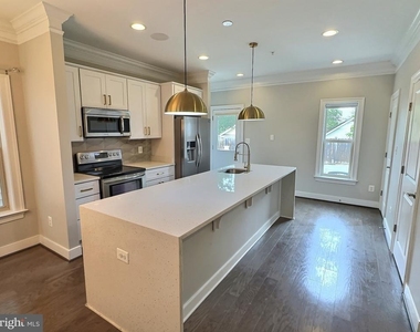 2179 Half Moon Place Ne - Photo Thumbnail 5