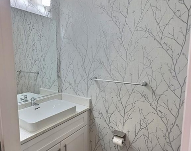 2179 Half Moon Place Ne - Photo Thumbnail 6