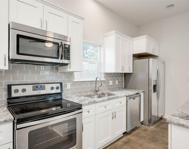 811 Gunter St - Photo Thumbnail 6