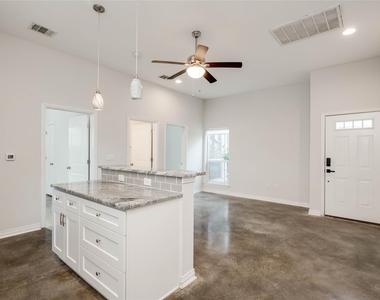811 Gunter St - Photo Thumbnail 10