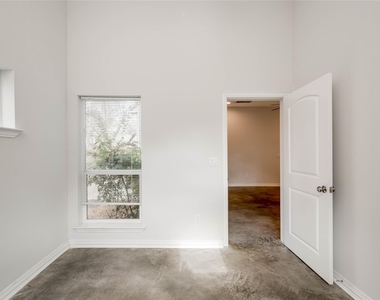 811 Gunter St - Photo Thumbnail 16