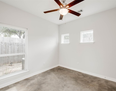 811 Gunter St - Photo Thumbnail 11