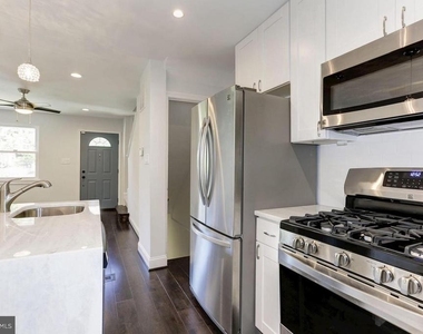 4341 F Street Se - Photo Thumbnail 2