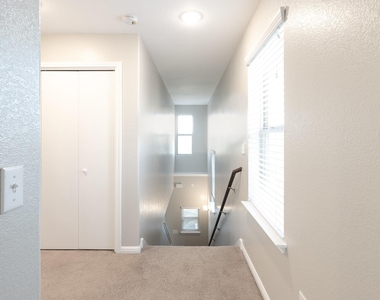 245 Pearl Way - Photo Thumbnail 16