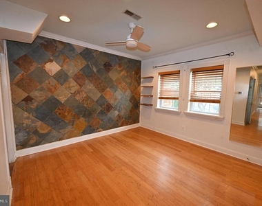 550 Hobart Place Nw - Photo Thumbnail 4