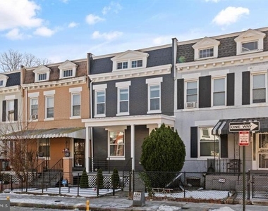 444 Kenyon Street Nw - Photo Thumbnail 31