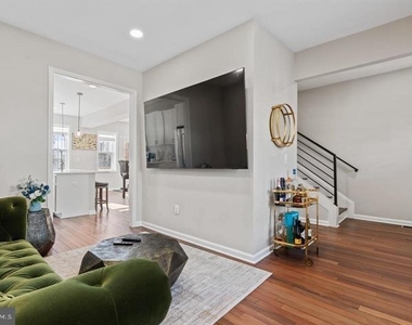 444 Kenyon Street Nw - Photo Thumbnail 5