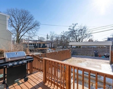 444 Kenyon Street Nw - Photo Thumbnail 25