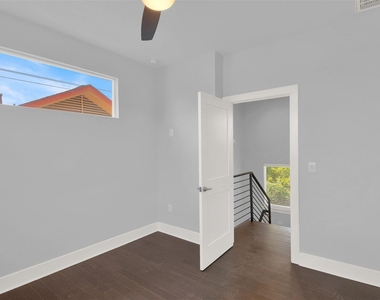 6902 Carver Ave - Photo Thumbnail 17