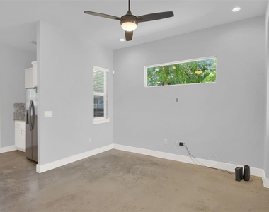6902 Carver Ave - Photo Thumbnail 13