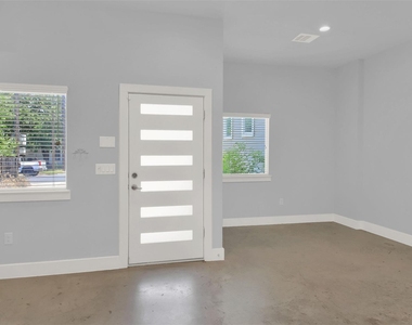 6902 Carver Ave - Photo Thumbnail 9