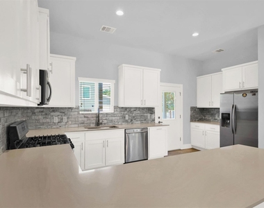 6902 Carver Ave - Photo Thumbnail 4