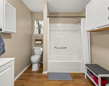 467 Burr Oak Ln - Photo Thumbnail 9
