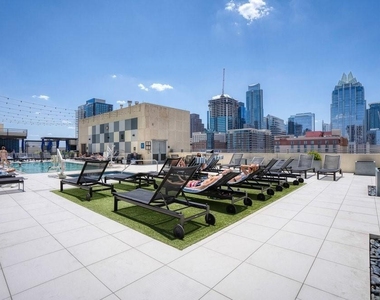 507 Sabine St - Photo Thumbnail 21