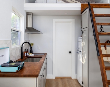 11911 Hornsby St - Photo Thumbnail 10