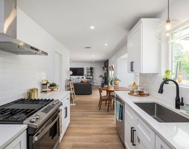 11911 Hornsby St - Photo Thumbnail 3