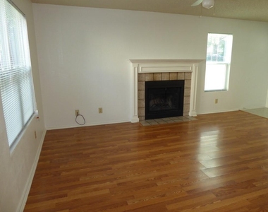 9102 Sanger Dr - Photo Thumbnail 1