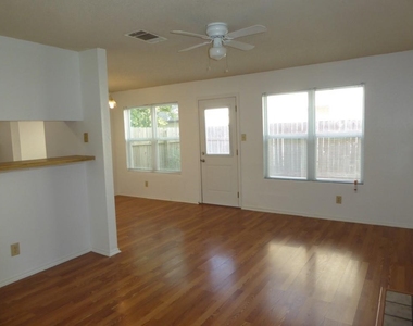 9102 Sanger Dr - Photo Thumbnail 3