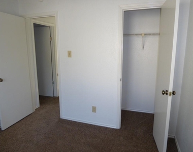 9102 Sanger Dr - Photo Thumbnail 15