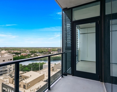 610 Davis St - Photo Thumbnail 5