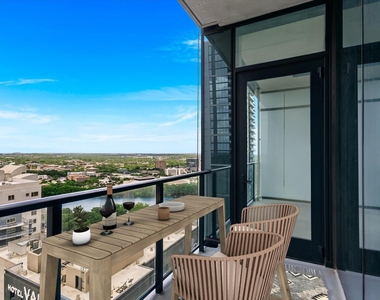 610 Davis St - Photo Thumbnail 1